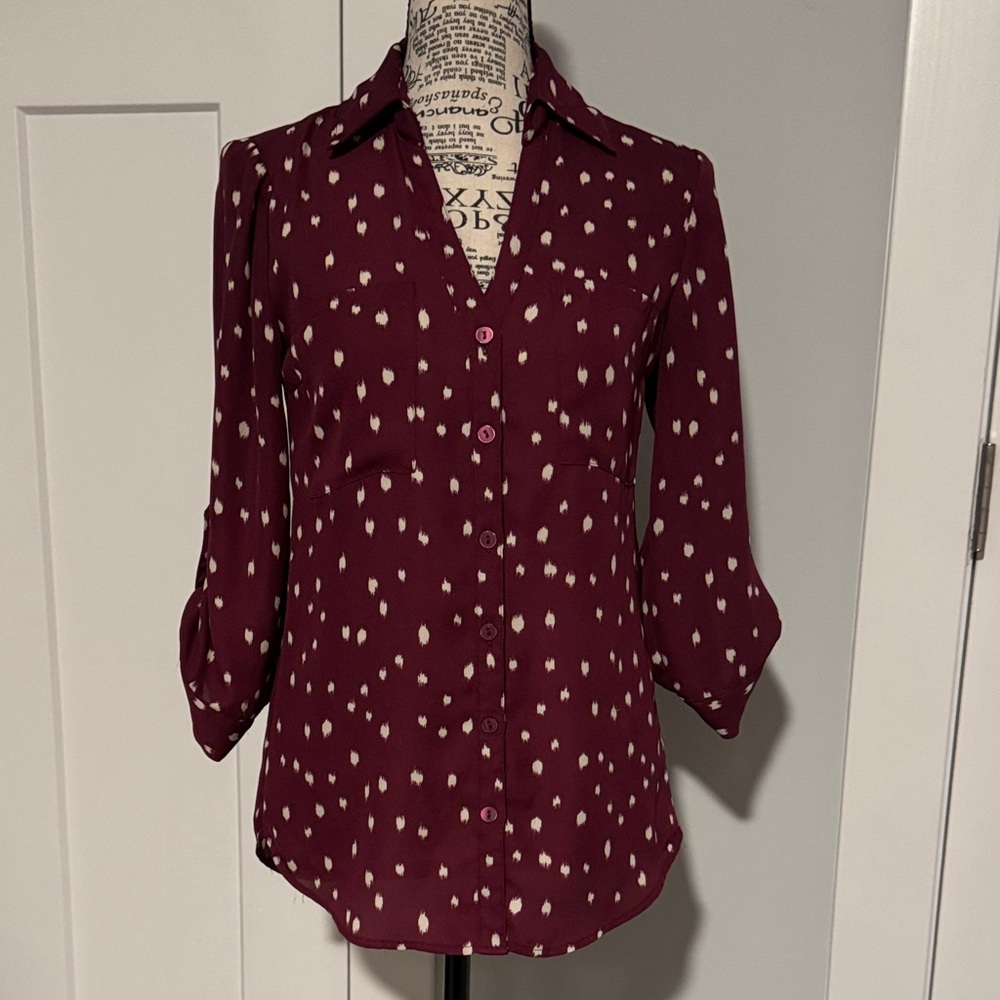 💜3/$12💜 Iz Byer Maroon Button Down Shirt with Cream Dots